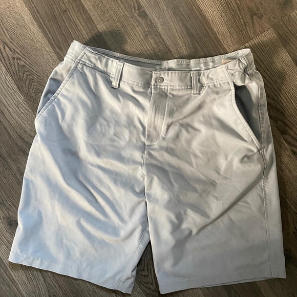 Under Armour youth Gray Flat Front Shorts - Picture 1 of 3